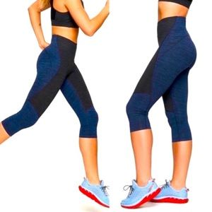 Outdoor Voices Two-Tone Kneecap Cropped Leggings